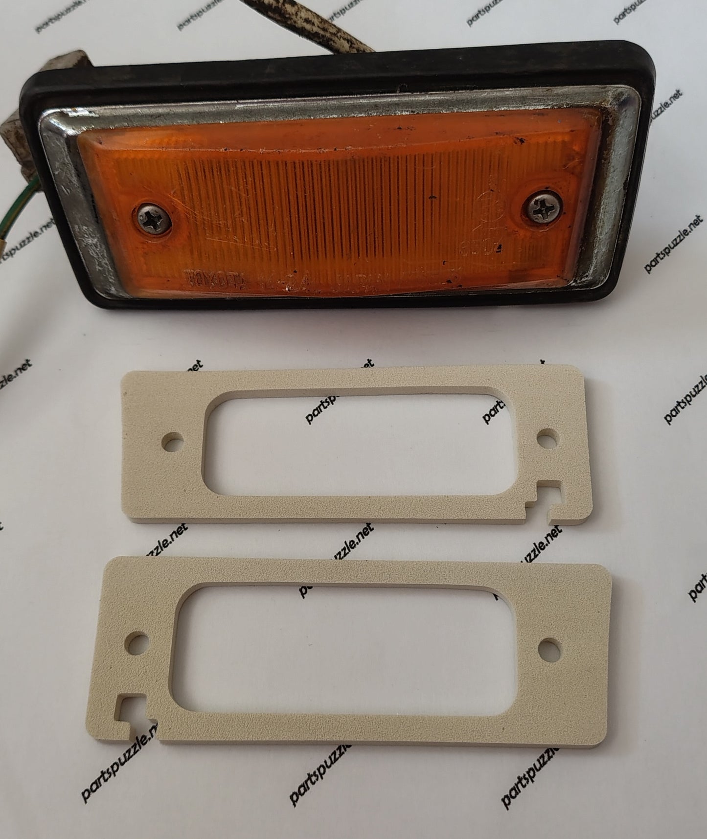 Gaskets for Toyota Celica TA22 RA28 side indicators, turn signal lenses.