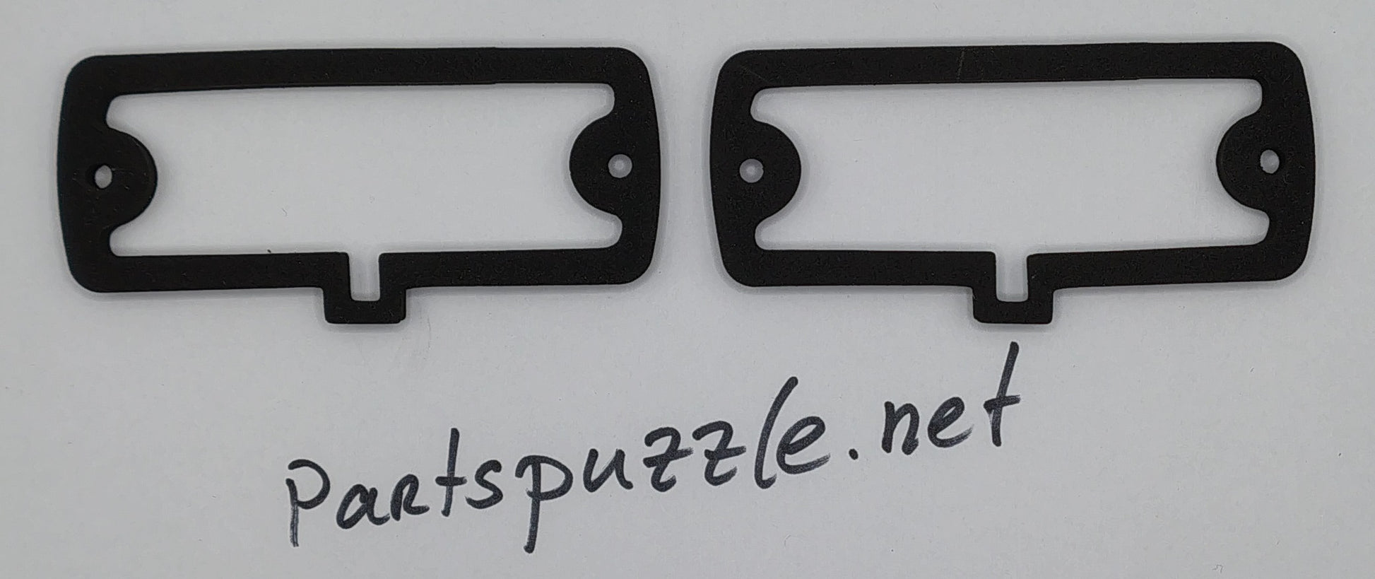 Toyota gasket license plate lamp 81272-13070.