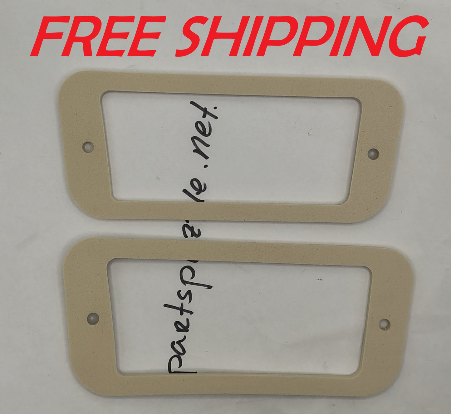 81512-20160 Toyota Celica TA23-RA28 gaskets for the front turn signal lenses.