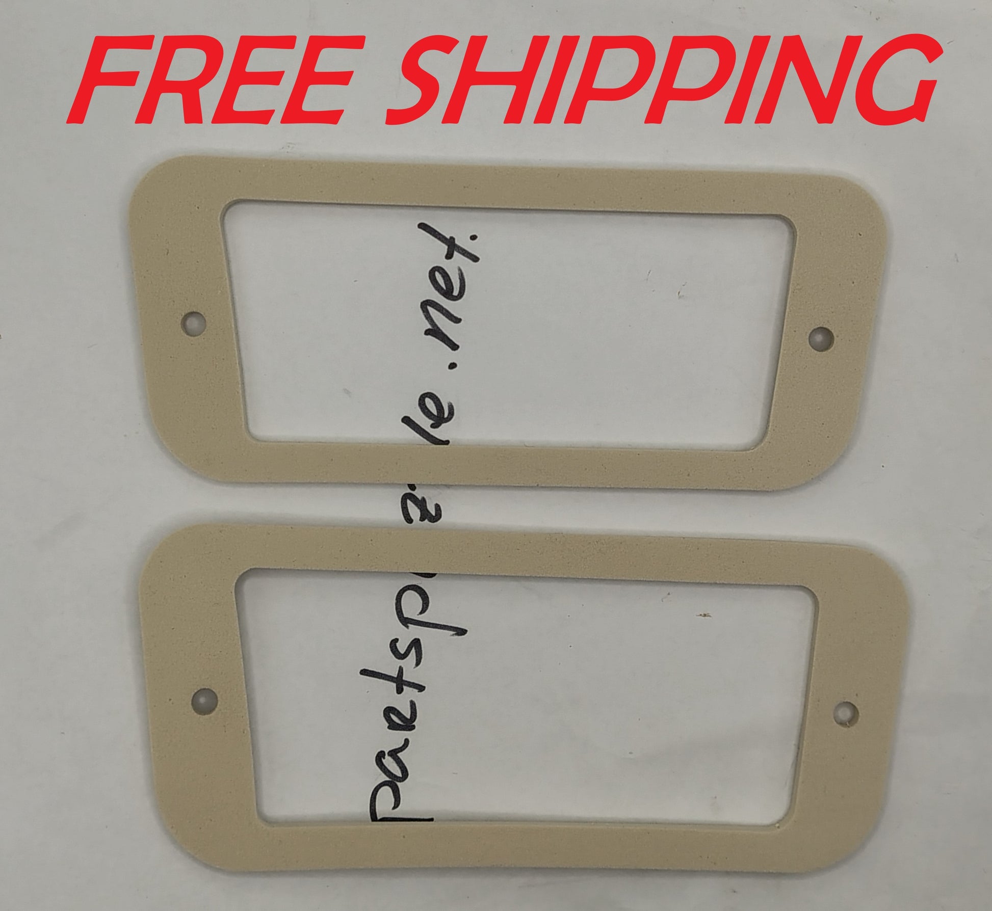 81512-20160 Toyota Celica TA23-RA28 gaskets for the front turn signal lenses.