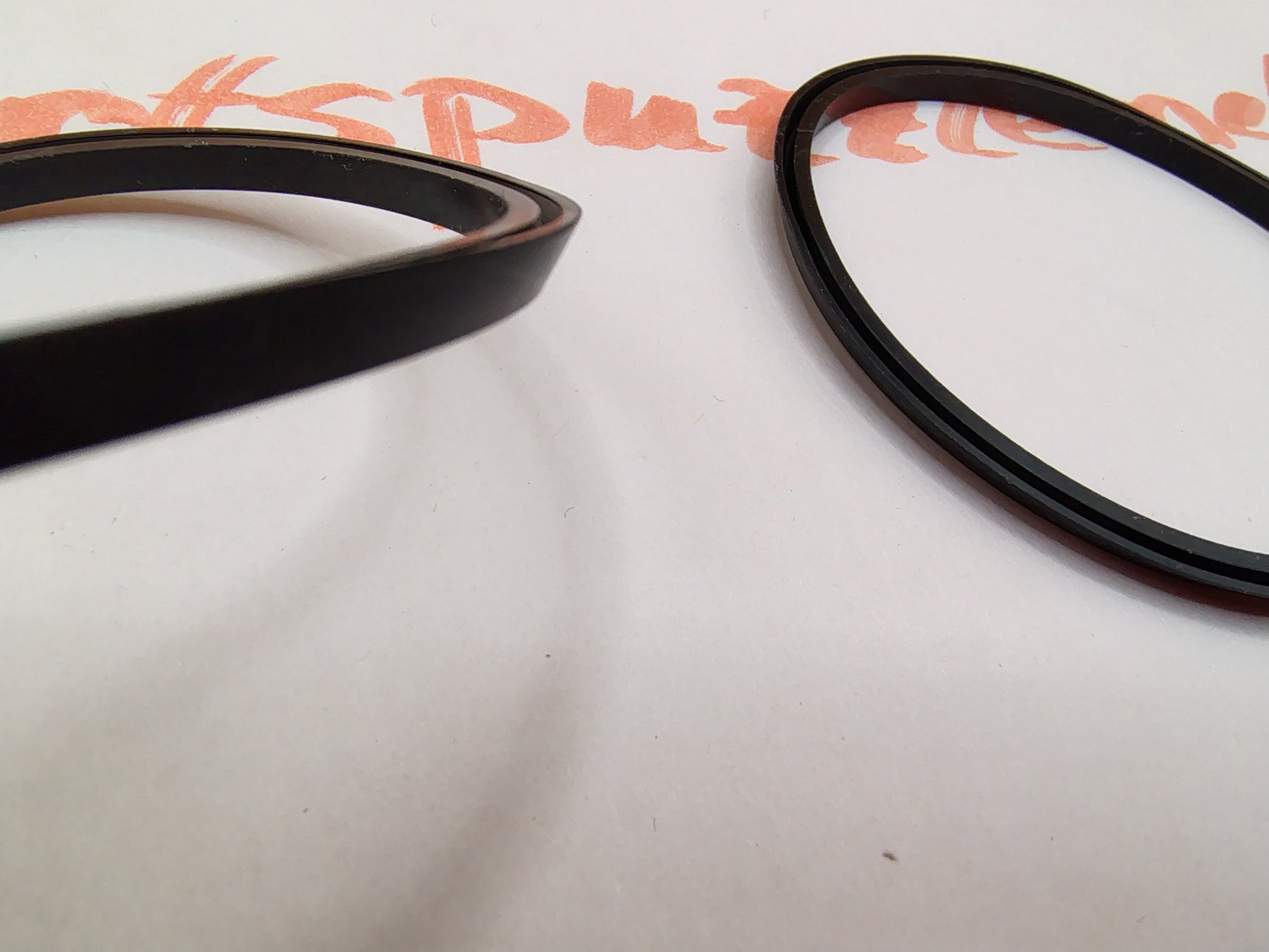 detail of New WARN SE2064000 seal rings for premium locking hubs.