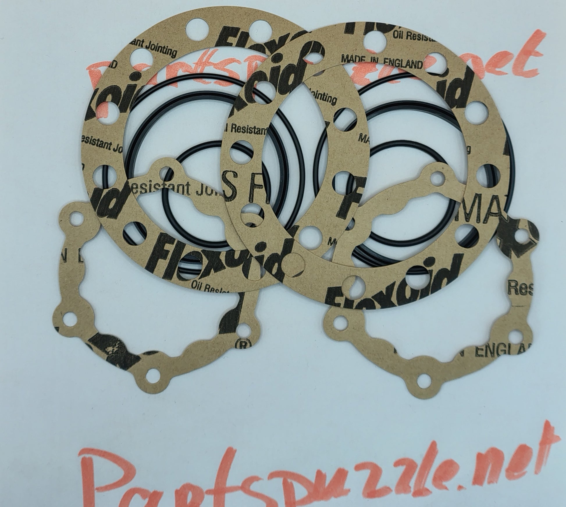 Seal kit for Warn Premium manual locking hubs.